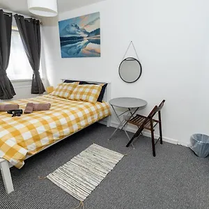 Homestay In Mile End, London